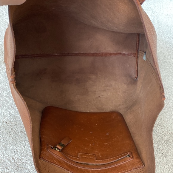 Madewell Transport Leather Tote - Picture 7 of 9